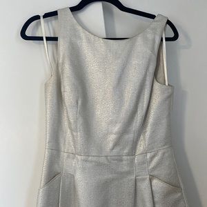Ralph Lauren Dress Collection, Size 4. Cute knee length dress (with pockets!)